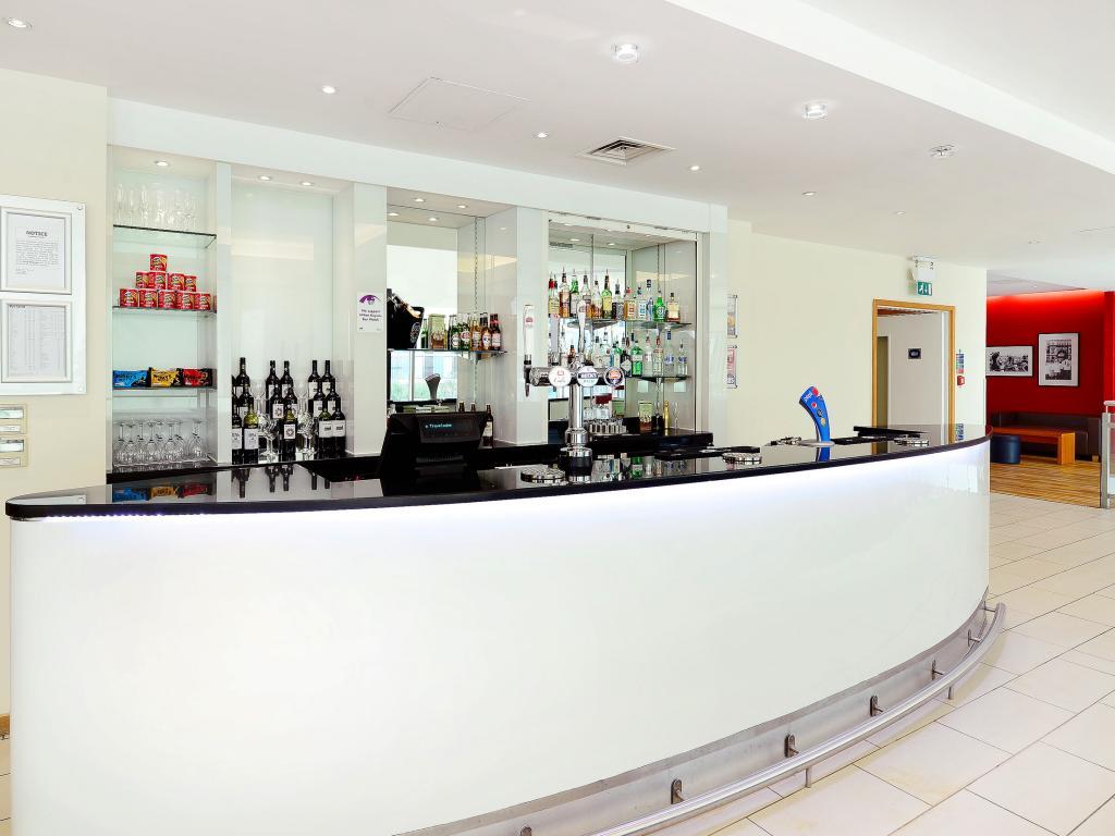 Ramada Encore Milton Keynes Exterior foto